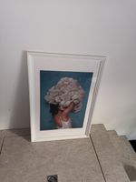 Gerahmtes Wandbild Frau mit Blumen 98 × 68 