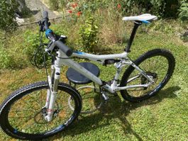 Top Mountainbike Fullys weiss für den Sommerausflug