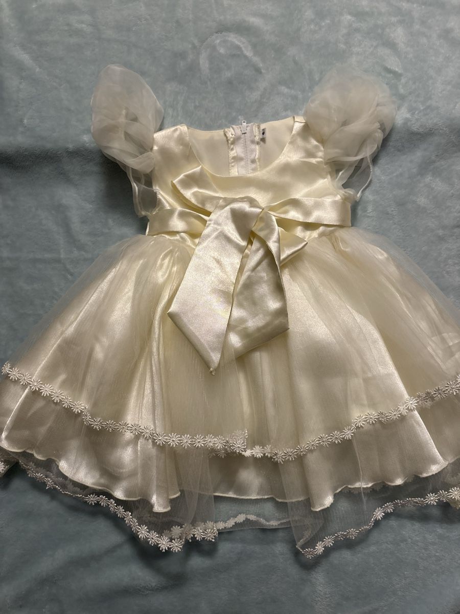Vestiti & Gonne: Baby wedding dress – Usato da Confignon venduto da Second_Hand_Ch