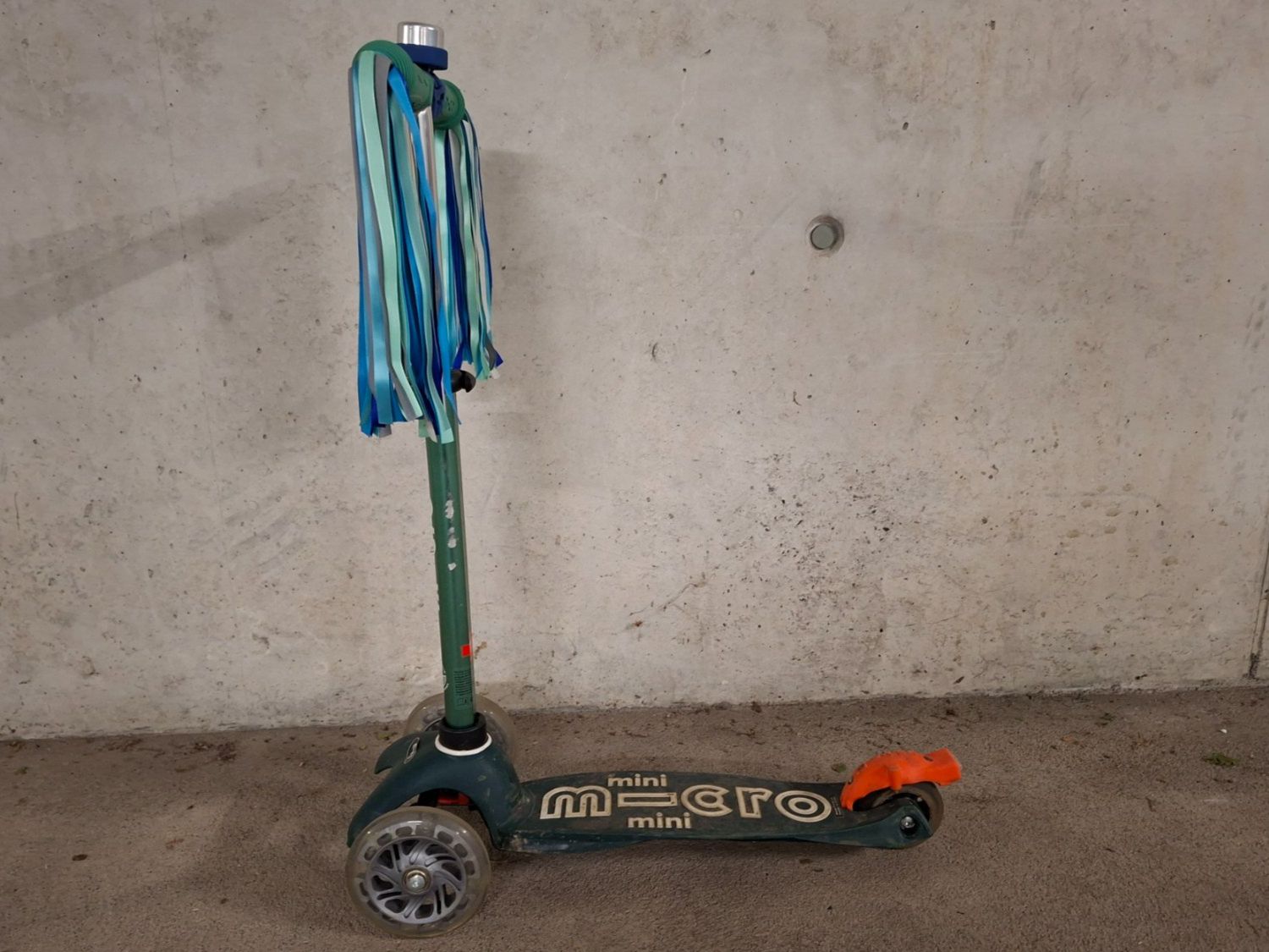 Scooters: Scooter Micro mini Deluxe LED – Gebraucht aus Schöfflisdorf von newzealand01
