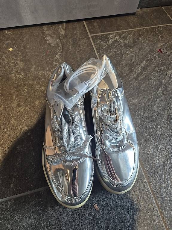 Scarpe da donna: Schuhe mit Leucht LED – Nuovo e nell'imballaggio originale da Gelterkinden venduto da m.sigi