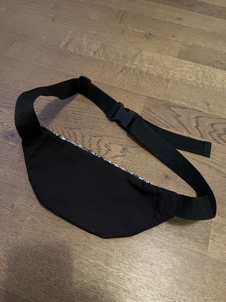 H&M Borse: Coole Playstation Bauchtasche schwarz weiss – Usato da Luzern venduto da Boudin03 2