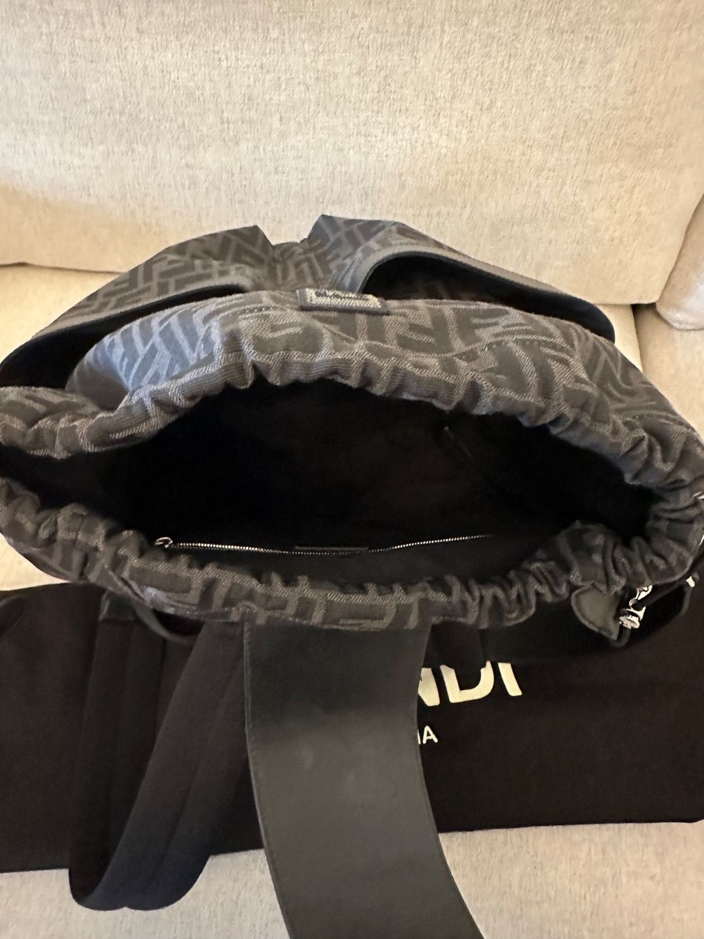 Fendi Zaini: Fendi Rucksack Tasche Schwarz – Nuovo (secondo la descrizione) da Basel venduto da iulia_haul 4