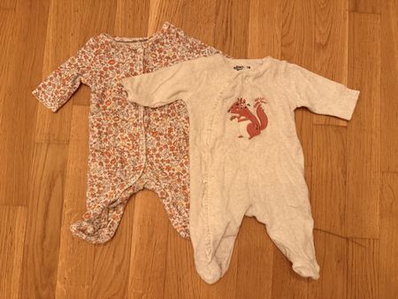 Deux pyjamas en velours