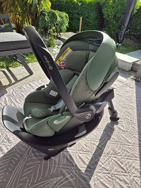 Auto-Kindersitze: Cybex Babyschale inkl. Base – Gebraucht aus Volketswil von LeosLastL