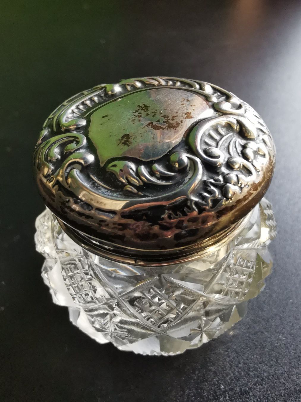 Flaconi: Parfümflacon oder Crème-Töpfli, Silberdeckel, um 1889/1890 – Usato da Dübendorf venduto da aschiduebendorf 1