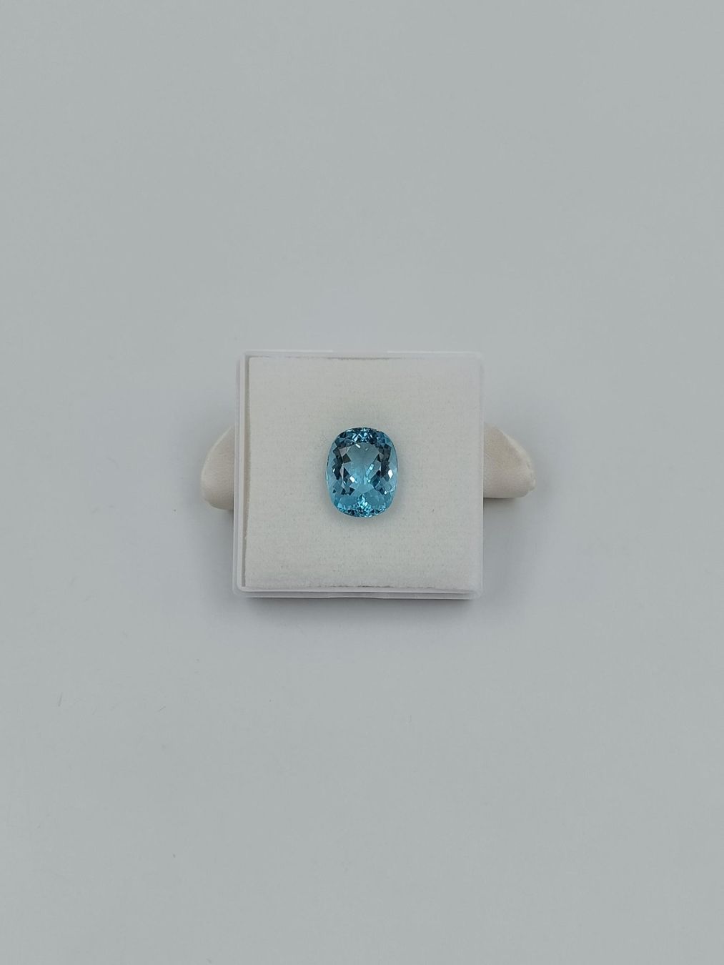 Pietre preziose: 1 FUNKELNDER AQUAMARIN 10.70 CT. – Usato da Luzern venduto da EdiGem