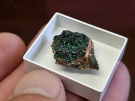 Malachit aus Griechenland ca. 2,3 × 1,4 × 1 cm