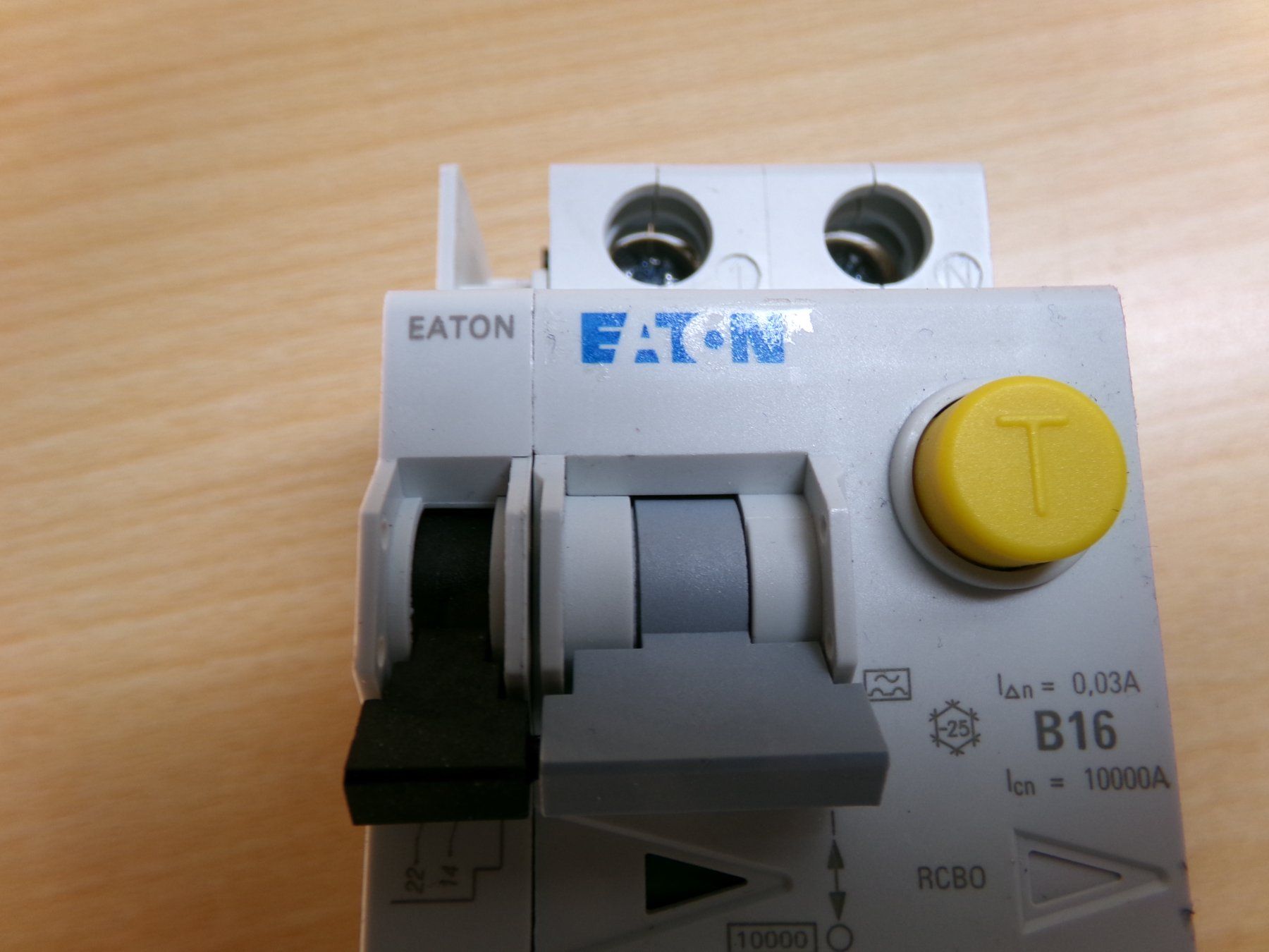 Eaton Interruttori: FI-LS B16 30mA mit HK Eaton – Usato da Hombrechtikon venduto da Maloev17 2