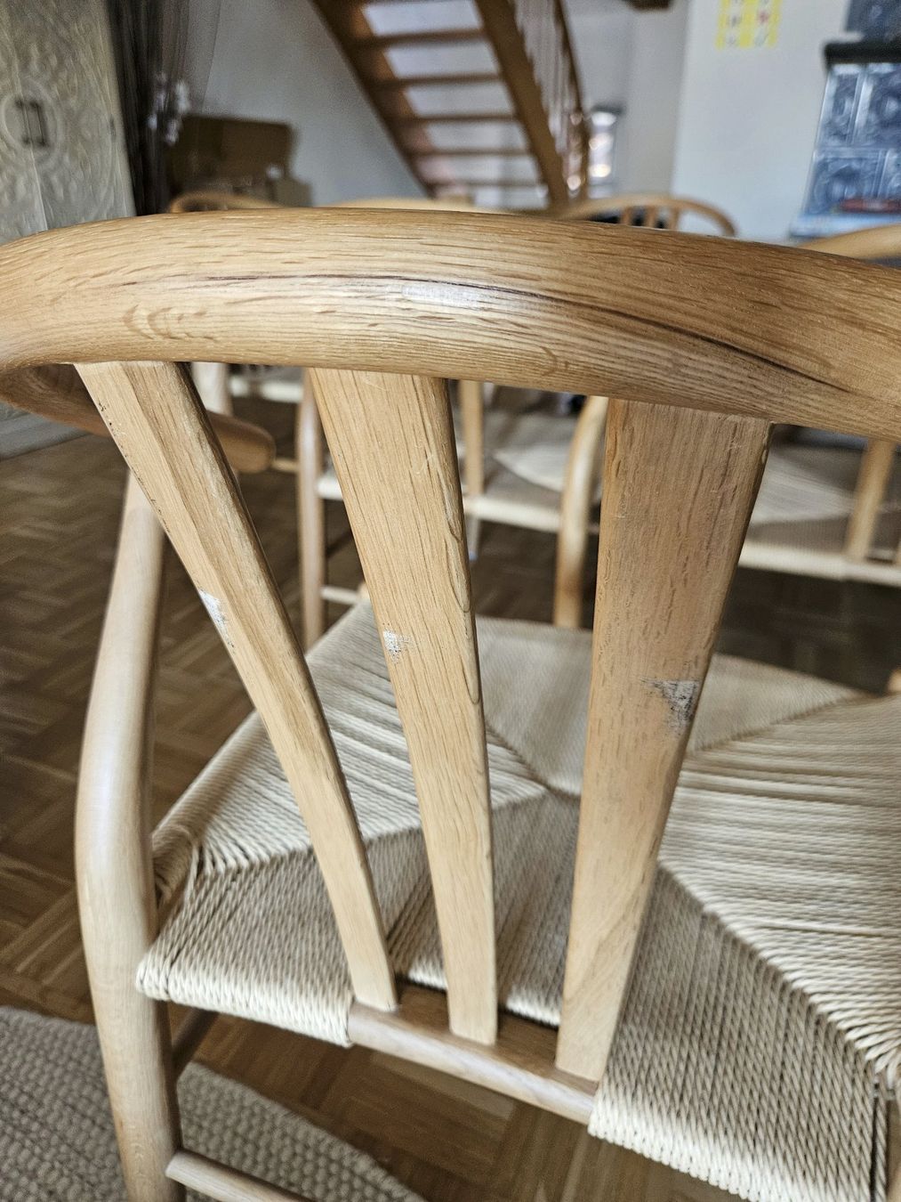 Set de table et chaises: Zuiver Esstisch + 6 Stühle, Esche und Eichenholz – D'occasion à Nuglar par mjc_cw9f 4