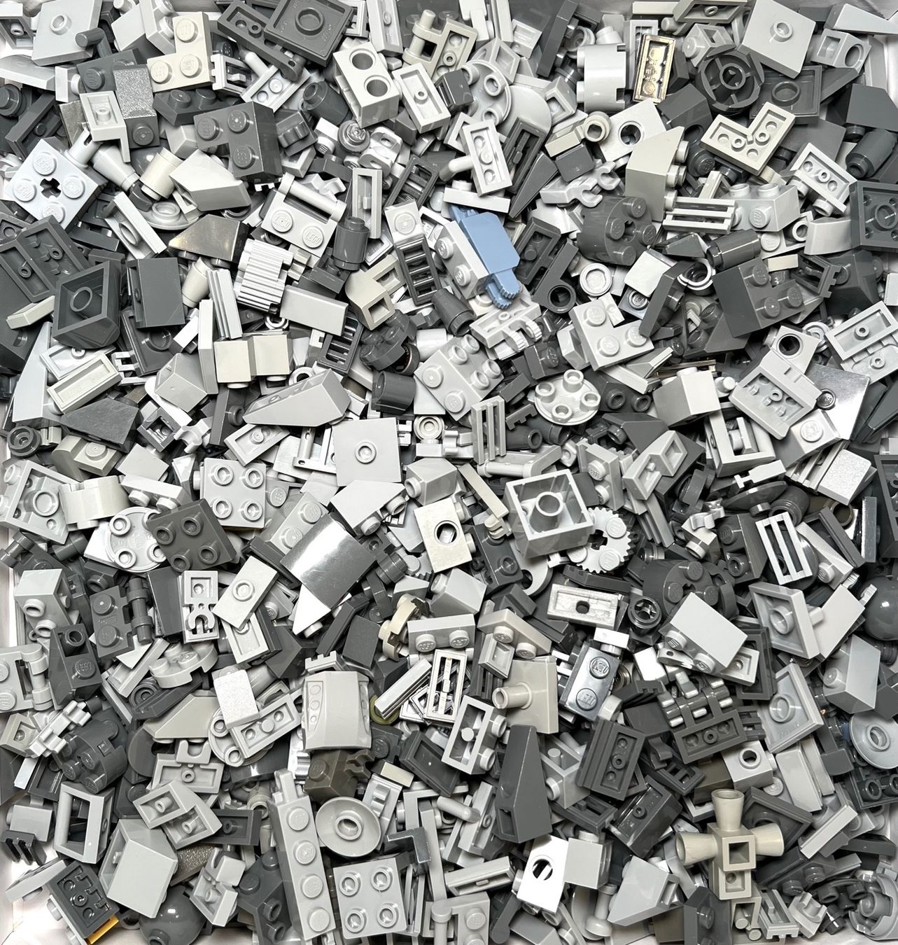 Lego Jouets: Lego assortiert Weiss Schwarz Grau – D'occasion à Sennhof par Johnbest