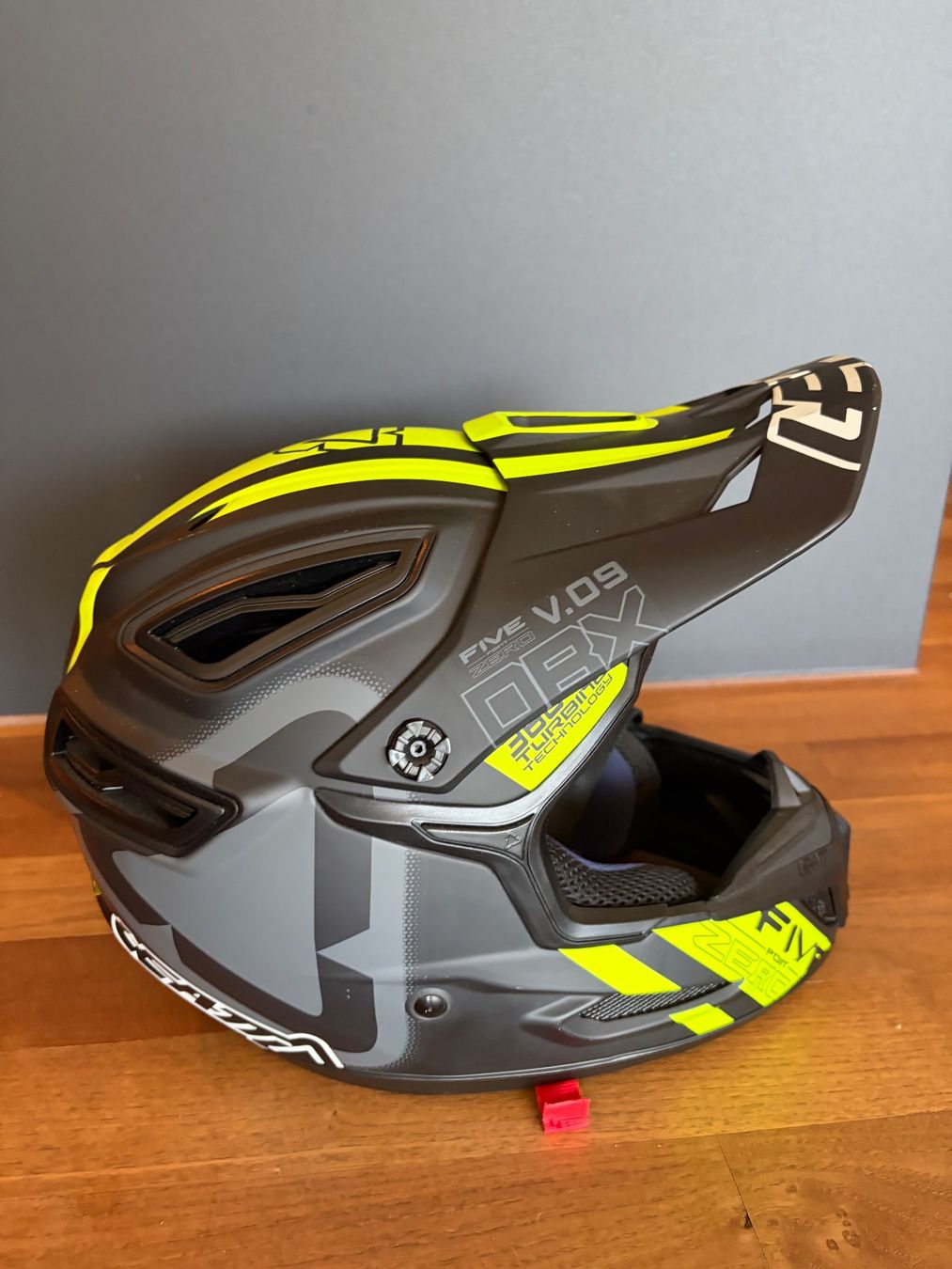 Leatt Caschi: LEATT DBX 5.0 V09 Full Face Helm – Usato da Schmerikon venduto da triathlon2010