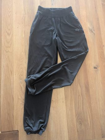 Schwarze Puma Sporthose