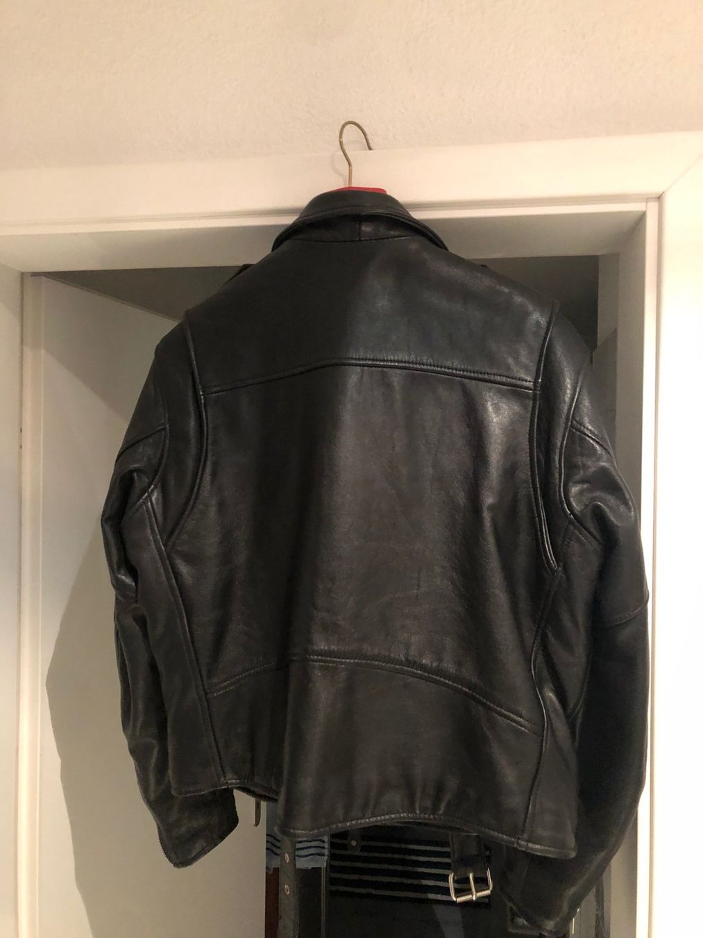 Giacche: schwarze Lederjacke in Gr. 46 – Nuovo (secondo la descrizione) da Würenlingen venduto da Delfinli1 1