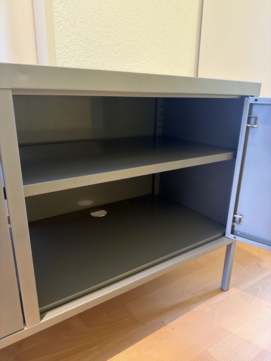Mobili TV: Fernsehmöbel Blech Grau 118 x 40 x 63 – Usato da Grenchen venduto da JJ___ 2
