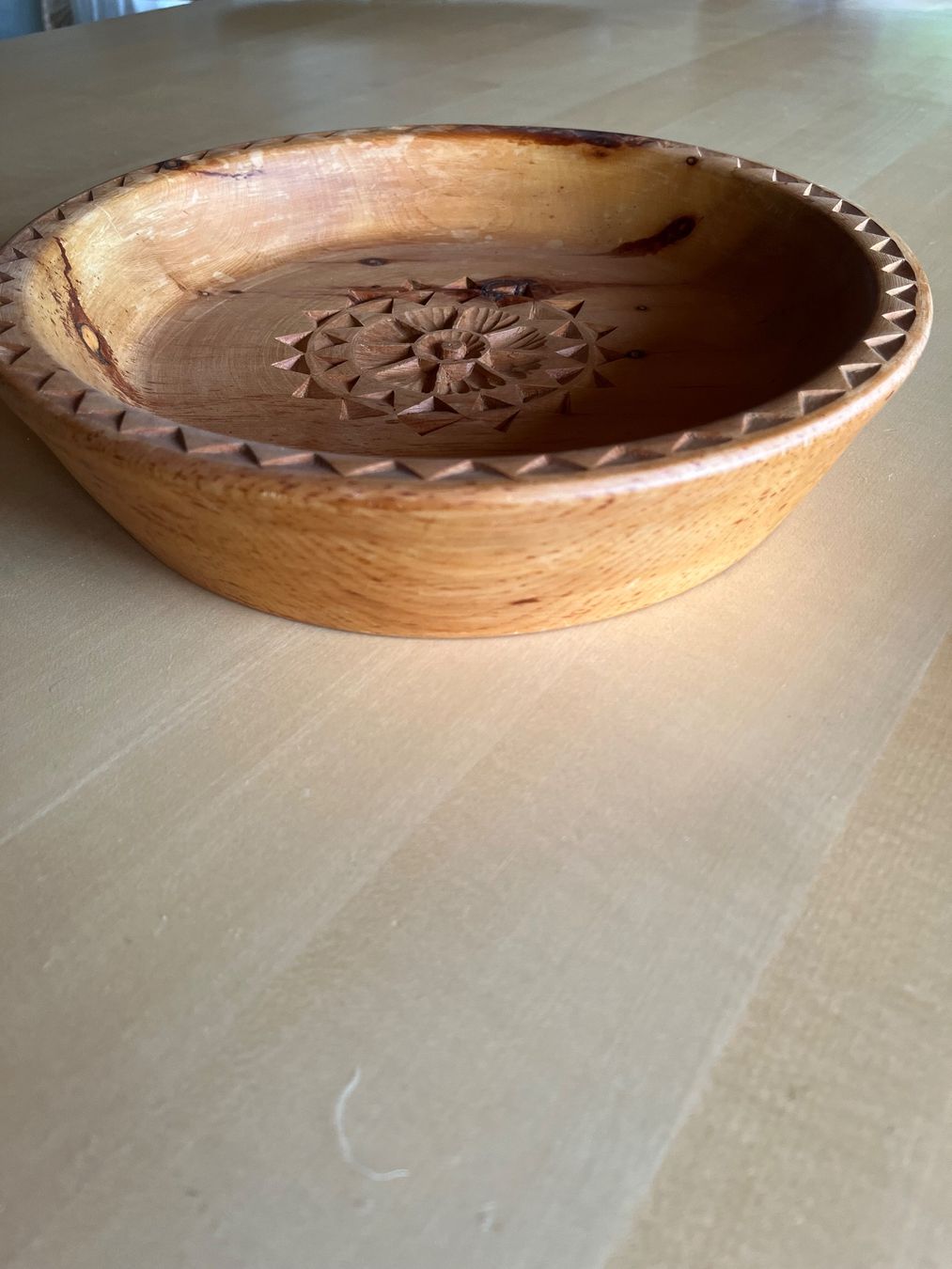 Articoli in legno: behäbige, geschnitzte Holzschale – Usato da Hinwil venduto da maf_5gzt 1