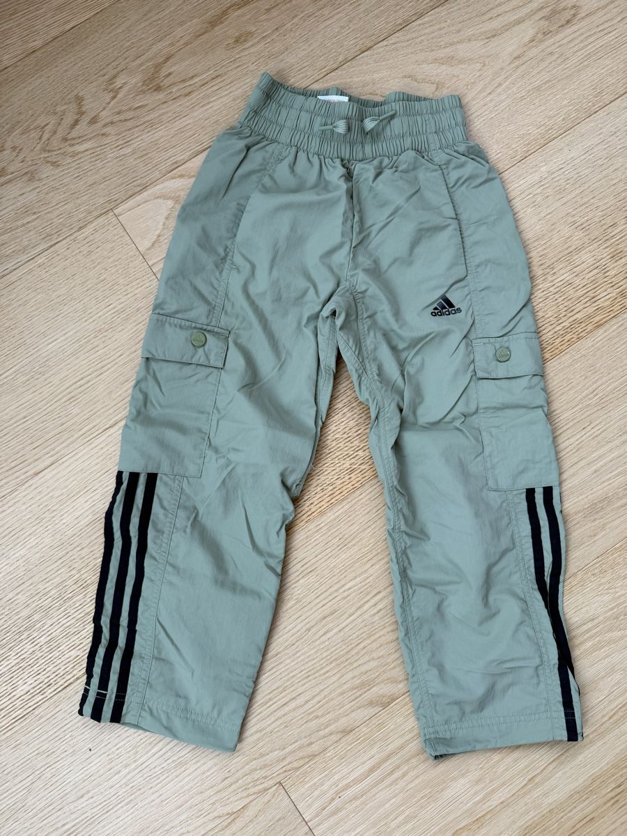 Adidas Hosen: Adidas Hose, Khaki Gr. 128 / NEU!!! – Neu (gemäss Beschreibung) aus Hergiswil NW von Labello01