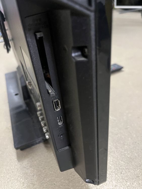 Fernseher: Toshiba LCD TV, guter Zustand, ideal für Filmabende! – Gebraucht aus Muhen von Drehlicht 1