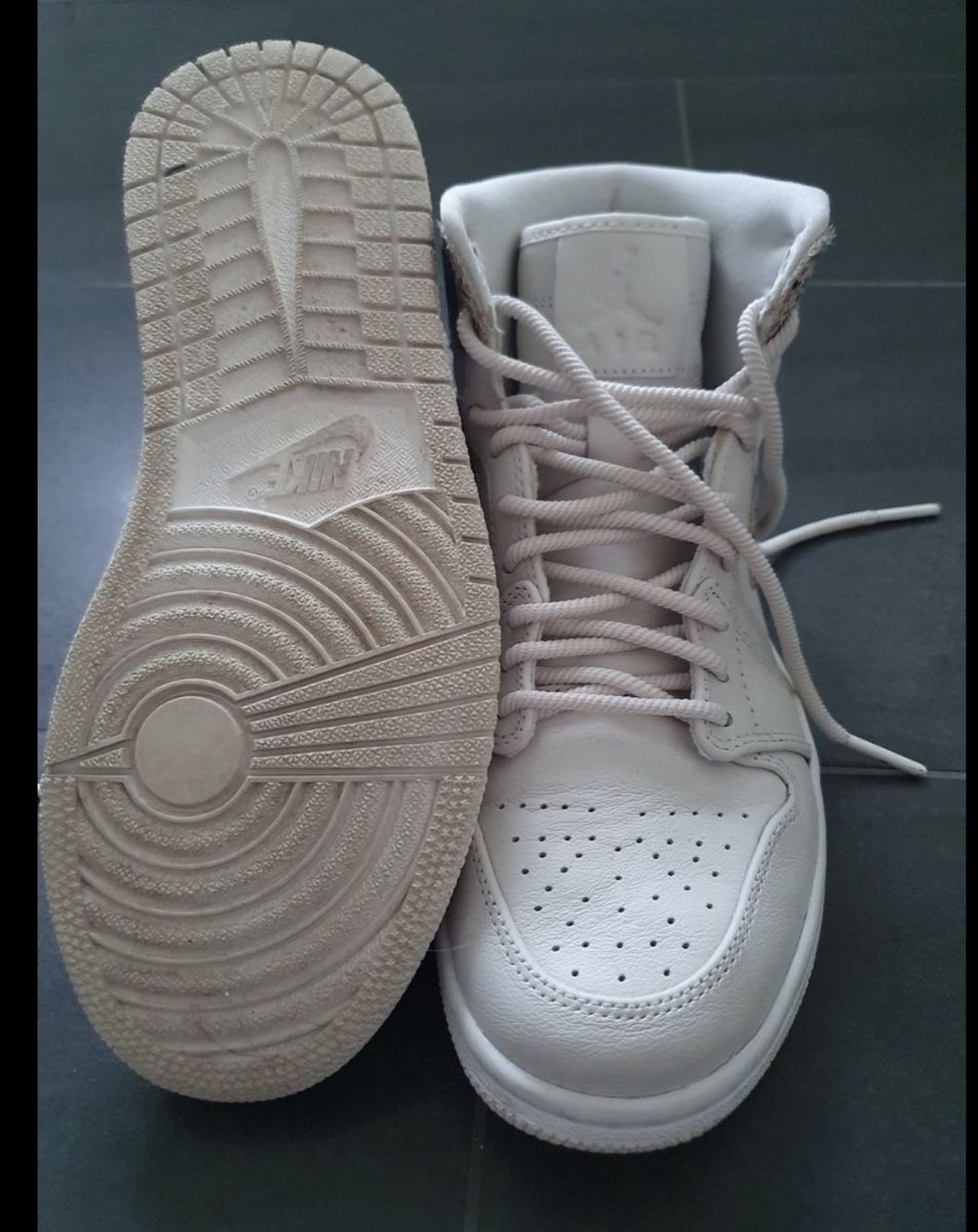 Jordan Scarpe da donna: Air Jordan 1 High – Nuovo (secondo la descrizione) da Genève venduto da Buklaw 2