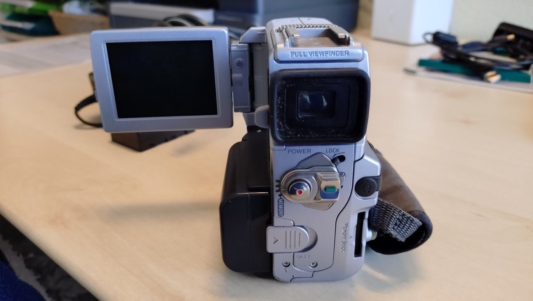 Videocamere: Sony Handycam DCR-PC9E – Usato da Beringen venduto da UB-01 3