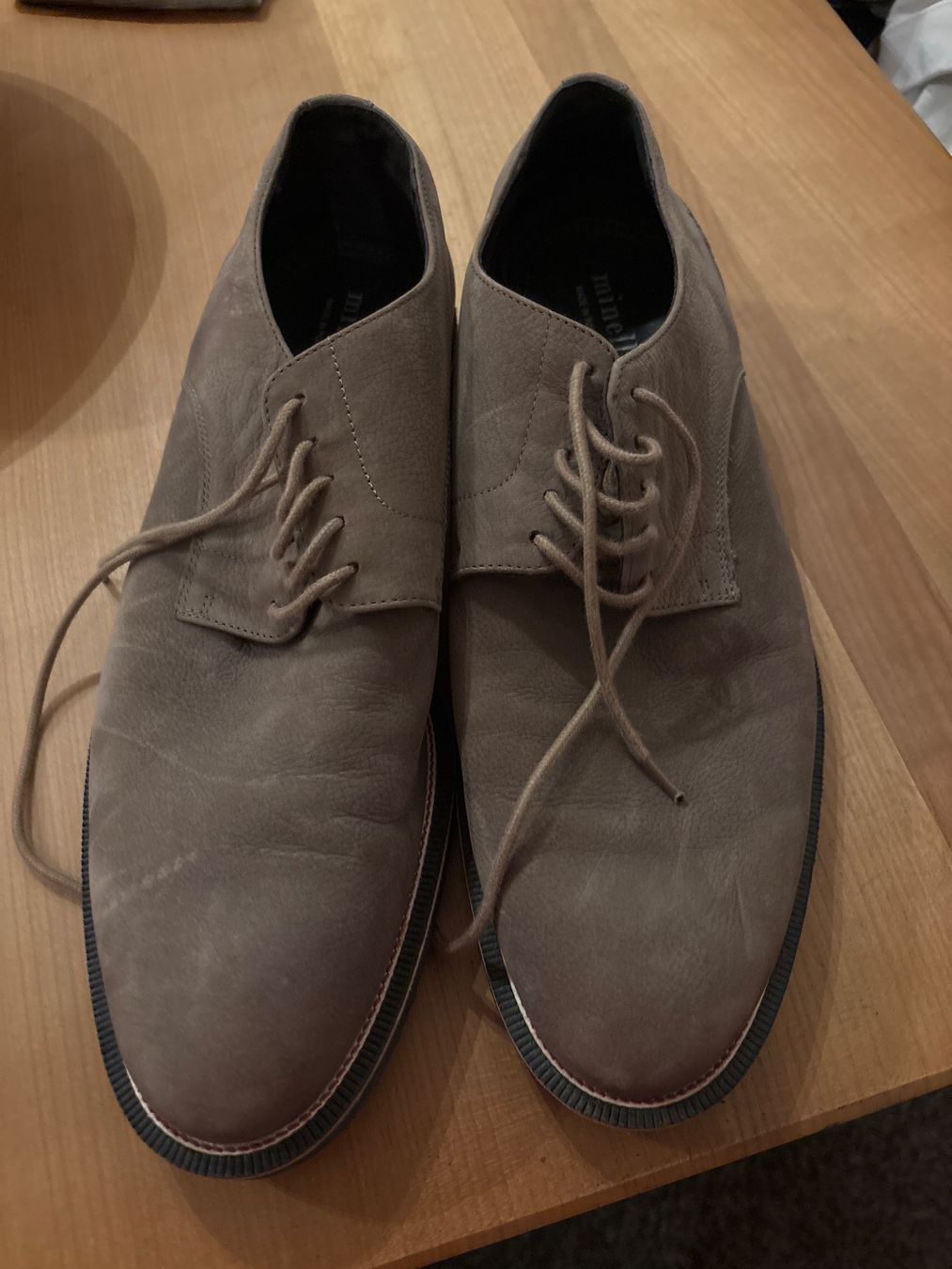 Scarpe da uomo: Chaussure en cuir taille 42 – Usato da Blonay venduto da Ollorvi