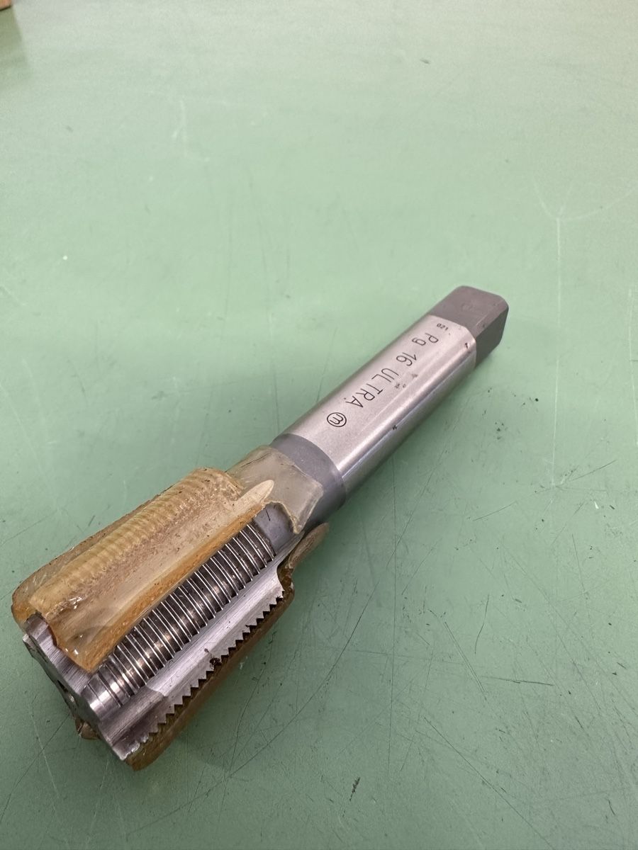 Tutti gli attrezzi: Gewindebohrer, Thread cutter Pg 16. – Nuovo (secondo la descrizione) da Aarberg venduto da SNMachines