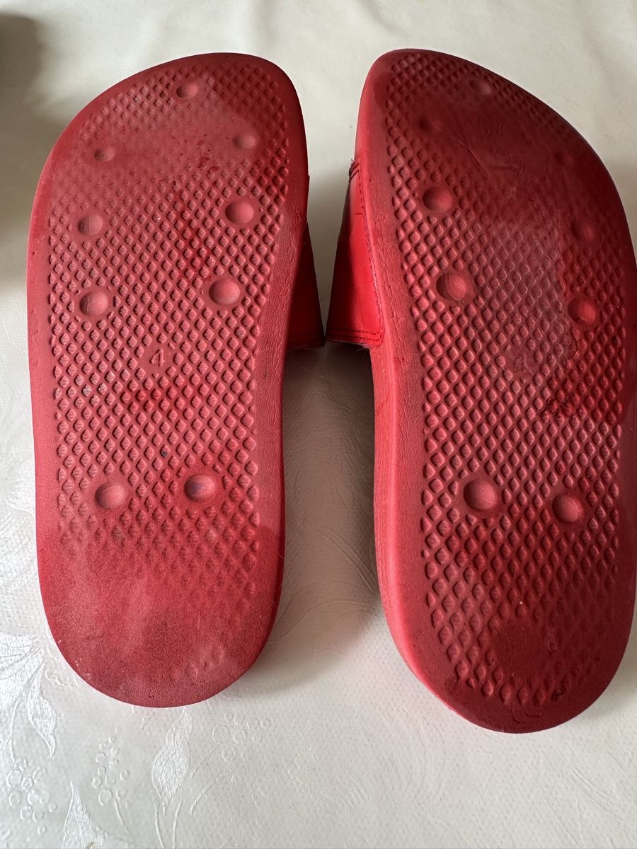 Adidas Herrenschuhe: Claquettes Adidas rouges pointure 36 – Gebraucht aus Marly von Kouli 2