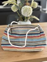 Schöne, gestreifte Sommer-Tasche mit Kordel