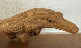 Reptile en bois sculpté main