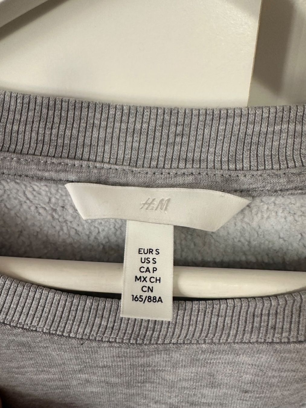 H&M Maglioni & Felpe: Pullover H&M grau Grösse S guter Zustand – Usato da Schaan venduto da Hermine2018 1