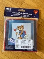 Kreuzstichpackung Teddy auf Schwan, angefangen, Rico Design