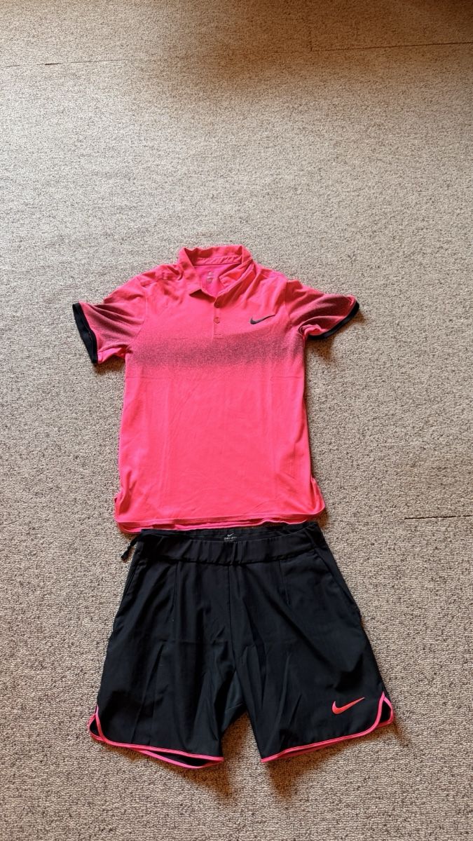 Nike Lots de vêtements: Nike Roger Federer US Open Grösse S Pink / Schwarz – D'occasion à Berg TG par Ssteve2