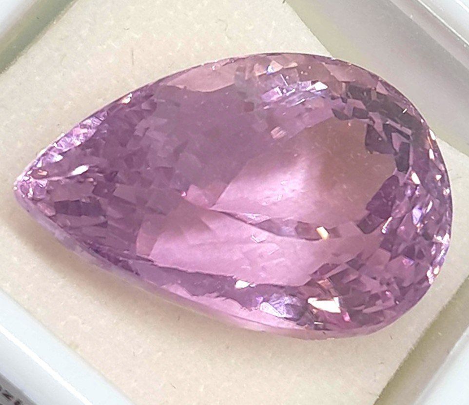 Pietre preziose: SPLENDIDE Kunzite 59.64 ct - CERTIFICAT 8'300.- Fr – Nuovo (secondo la descrizione) da Grimisuat venduto da Valgem 2
