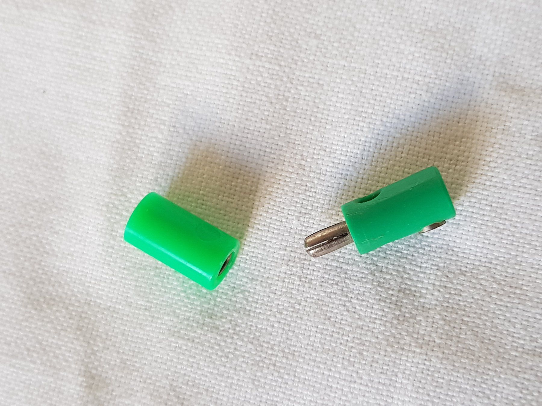 Modellini di ferrovie: 10 Paar Bananenstecker – Usato da Luzern venduto da inca55 1