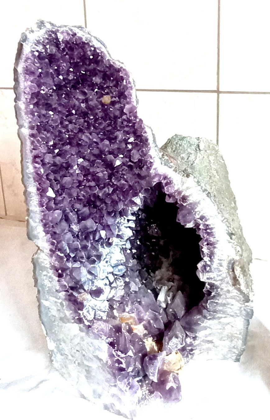 Mineralien & Heilsteine: Drusenhöhle gross – Gebraucht aus Baar von 2cvbaar 1