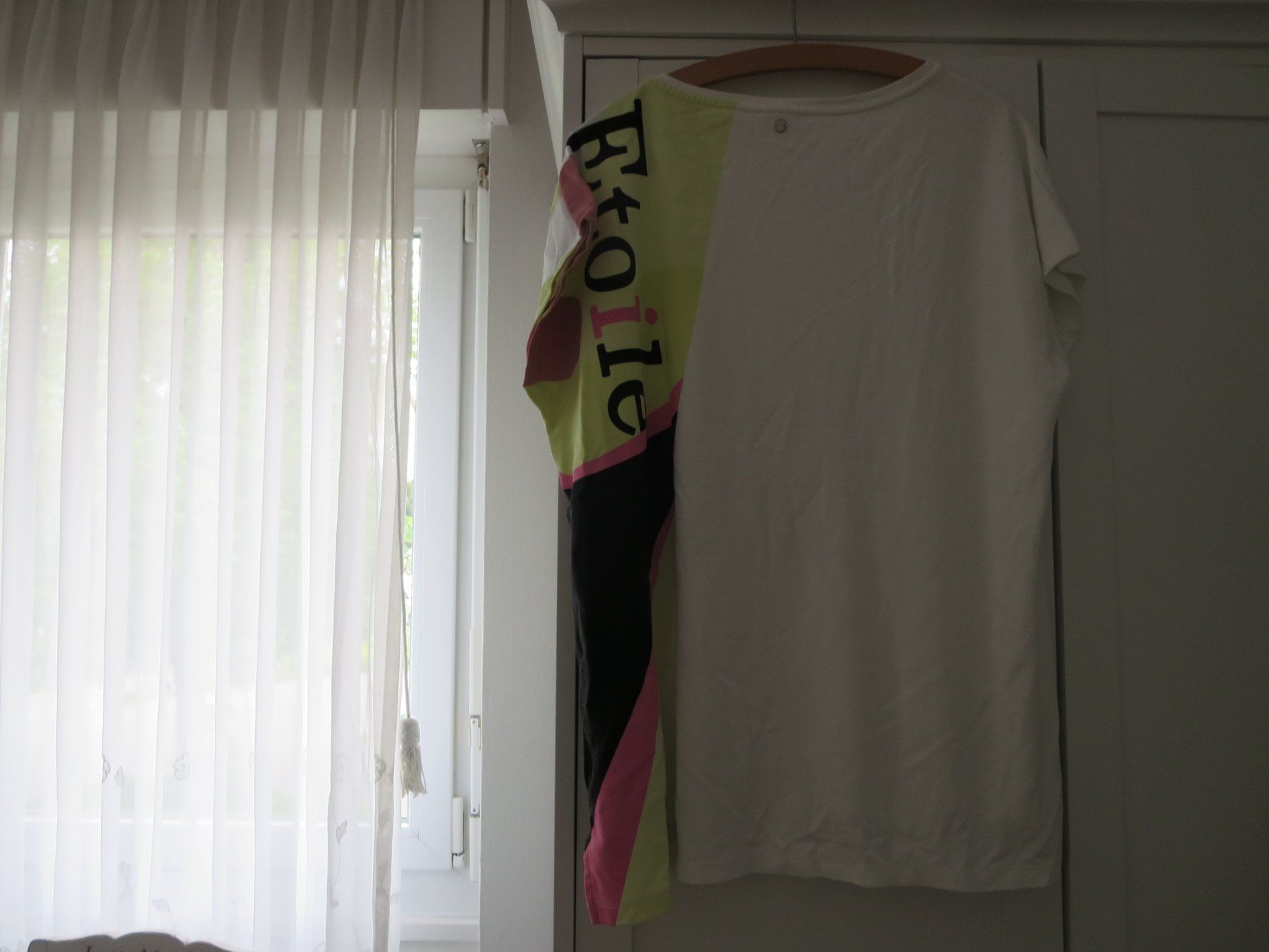 T-shirt: 2 dickere Damen Shirts /Grösse 44 – Usato da Wallisellen venduto da Arvenstube 9
