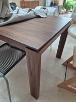 Hochwertiger Ausziehtisch aus Massivholz (Nussbaum)
