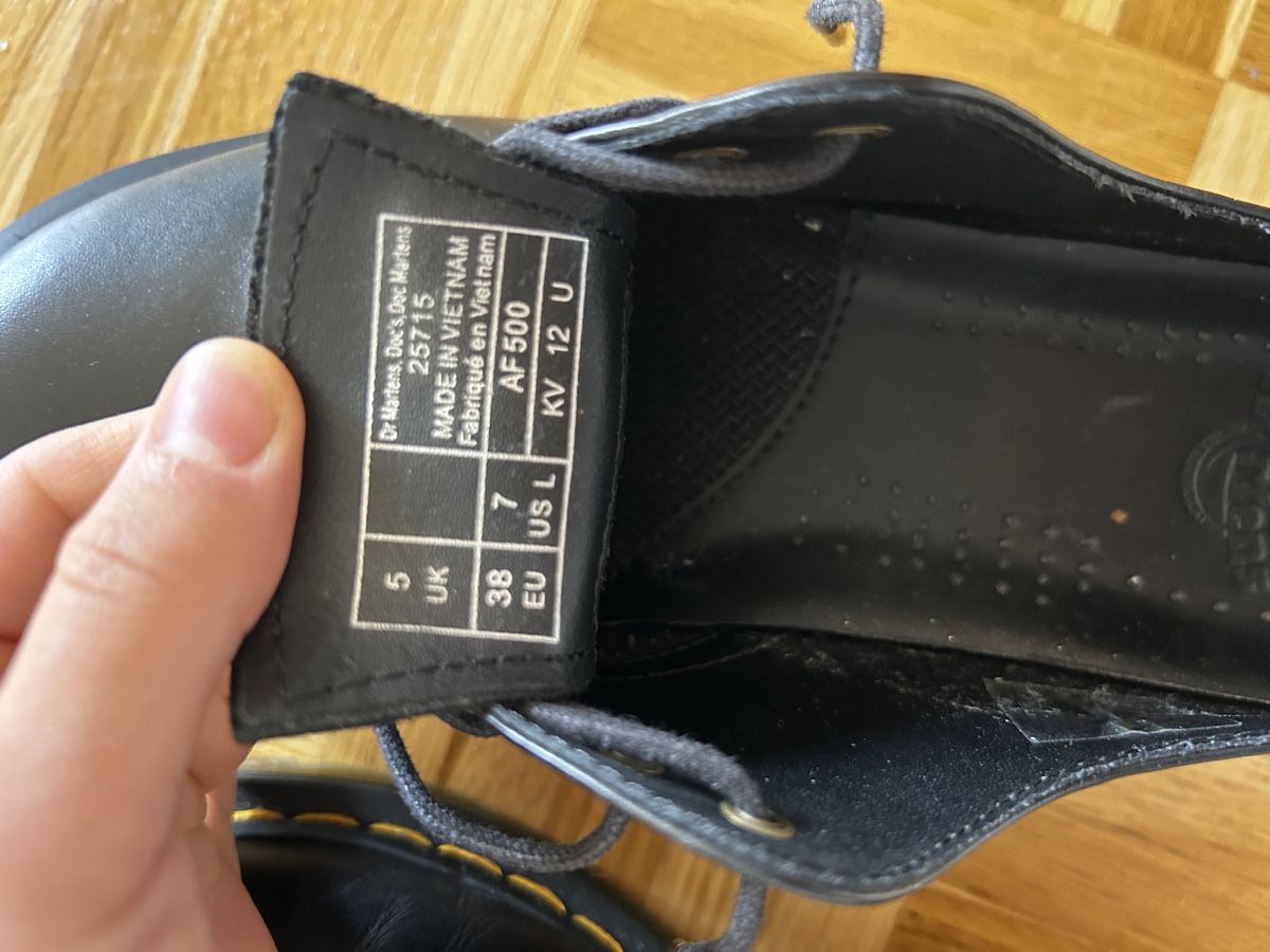 Dr. Martens Scarpe da uomo: Dr. Martens Schnürer Schwarz neuwertig – Nuovo (secondo la descrizione) da Schwyz venduto da dia_wh7n 2