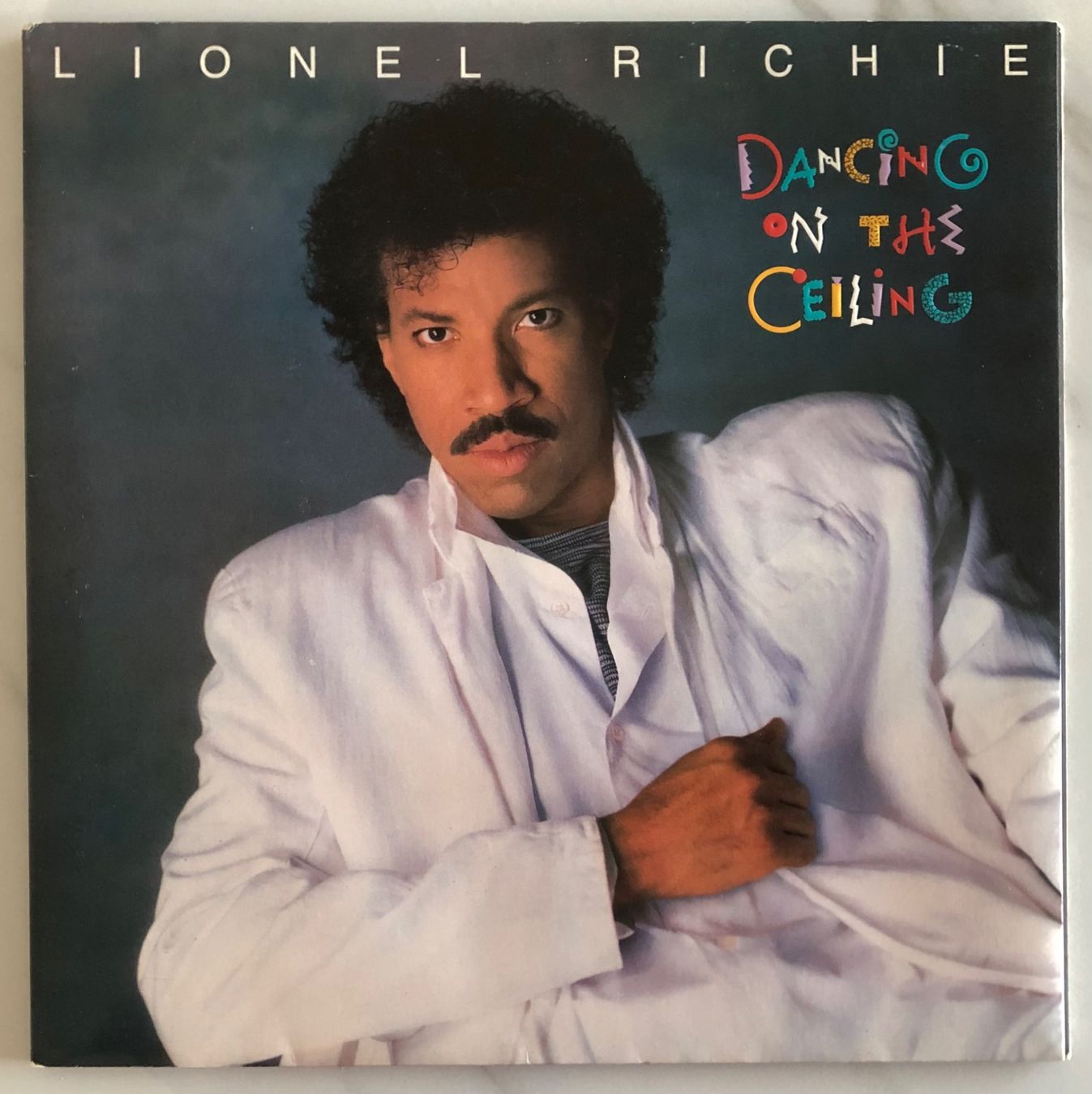 Dischi in vinile: LIONEL RICHIE - DANCING ON THE CEILING – Usato da Poliez-Pittet venduto da Newtown-Records