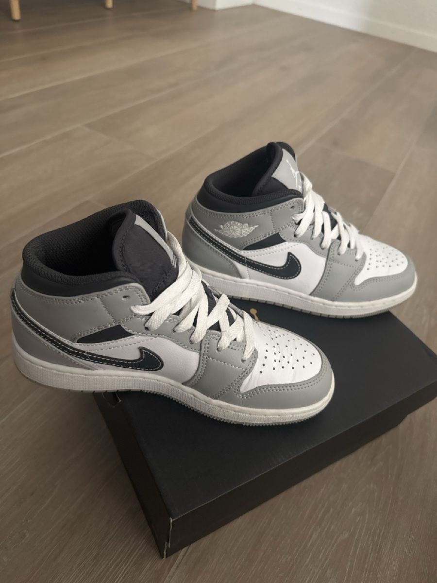 Jordan Scarpe per ragazzi: Air Jordan 1 Mid GS, gris blanc, taille 35.5 – Nuovo (secondo la descrizione) da Begnins venduto da yve_7czq 3