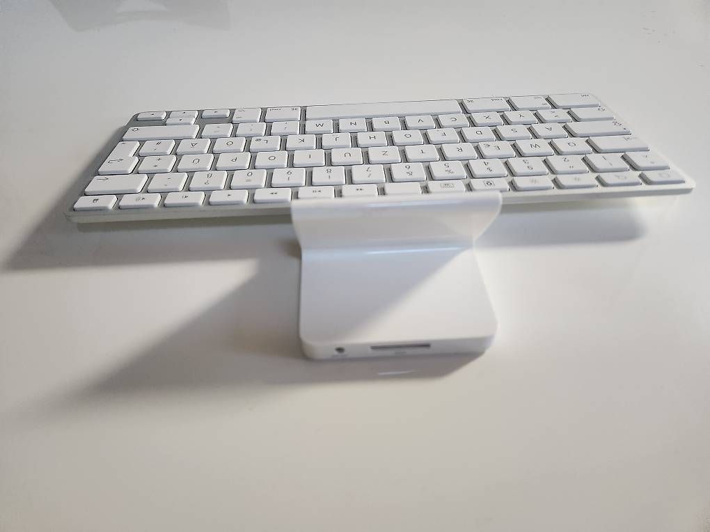 Tastiere: Clavier Apple pour iPad 2 et 3 et iPhone 3, 4, 5 – Usato da Donneloye venduto da ire_767q 1