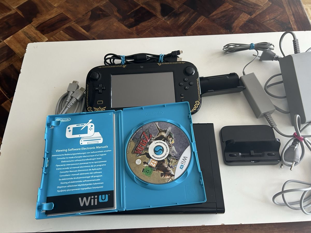 Nintendo Console: Wii U Zelda and Twilight Princess  – Usato da Pully venduto da PongDayOne 1