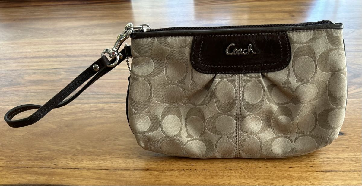 Coach Borse da donna: Authentic Coach Wristlet Handbag - FREE SHIPPING – Nuovo (secondo la descrizione) da Saland venduto da ele_vc96 4