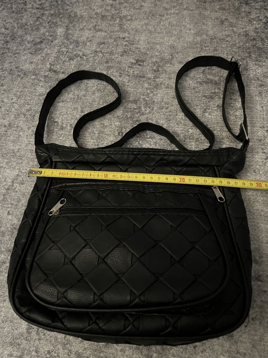 Borse da donna: Schwarze Schultertasche Kunstleder geräumig – Usato da Siebnen venduto da toshi123 2