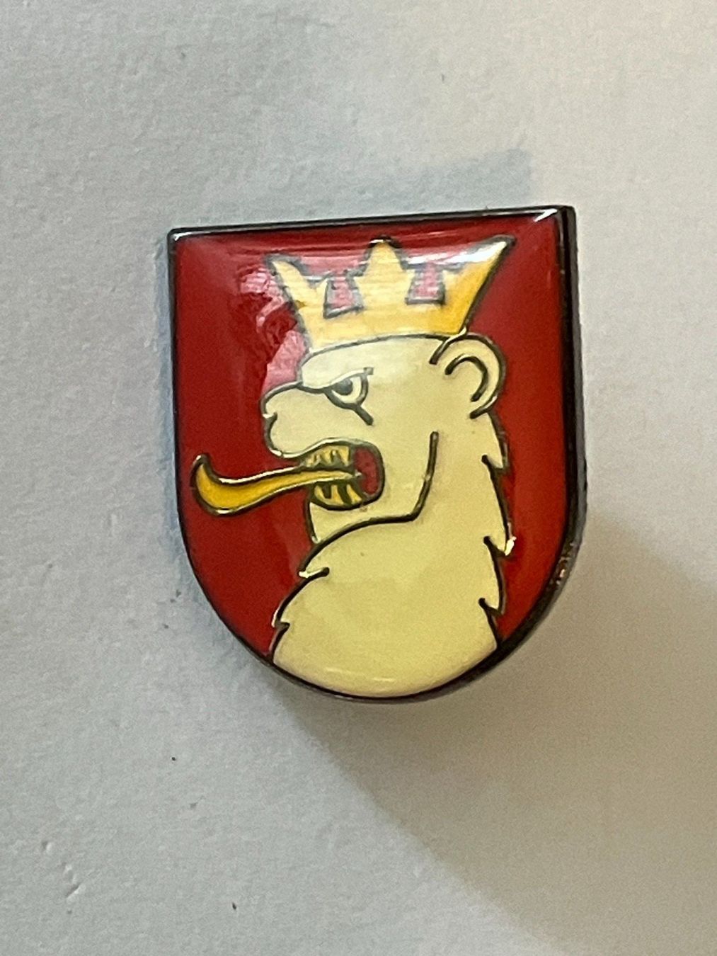 Placchette & Badge: 1 Pin Augst Wappen – Usato da Basel venduto da djwwpp