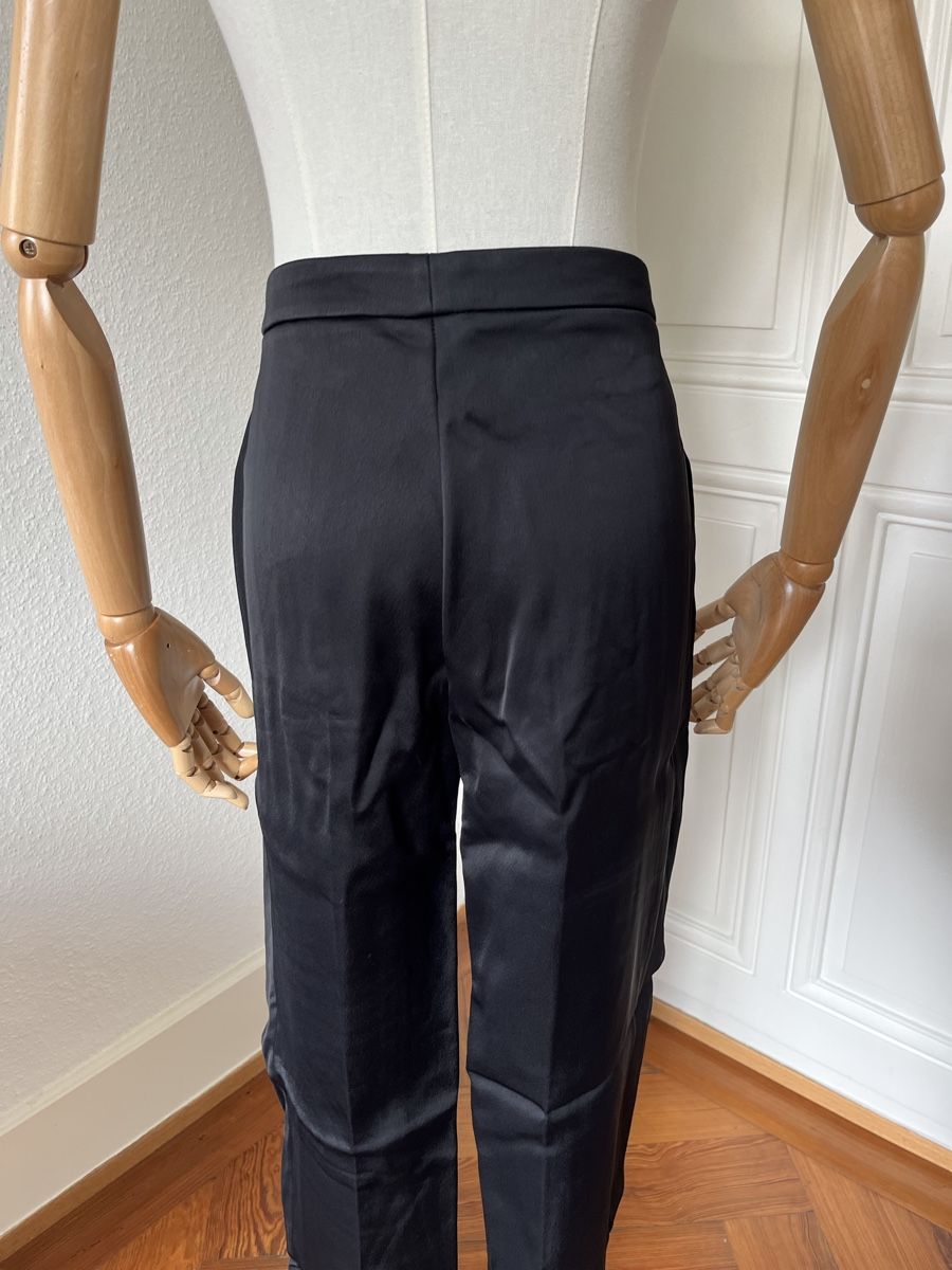 Pantaloni: Uterqüe Black trousers, size 28, shiny – Usato da Mies venduto da Nib2011 6