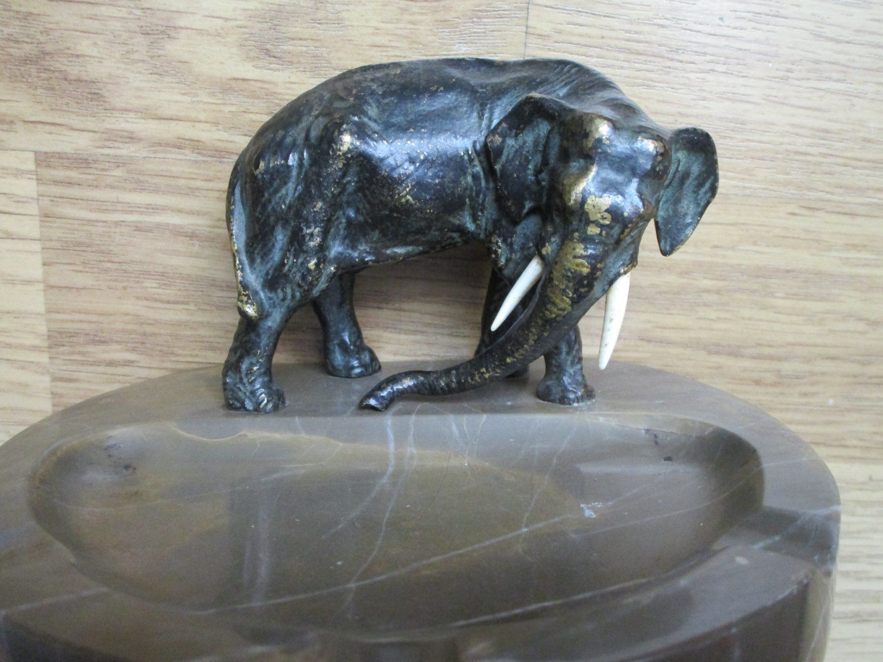 Portacenere: Aschenbecher mit Elefant  Bronze auf Marmor – Usato da Heimberg venduto da Lupo57 1