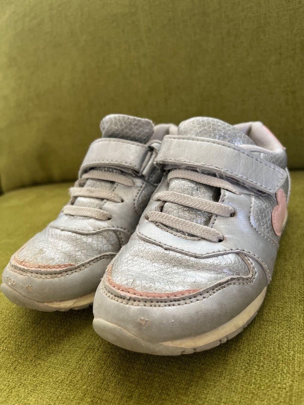 Schuhe für Mädchen: Mädchen Turnschuhe/Halbschuhe Silber/Rosa Grösse 28 – Gebraucht aus Bern von Tres_Calas43860 1