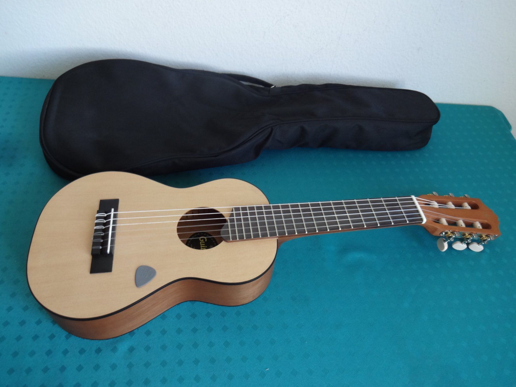 Yamaha Strumenti musicali: Yamaha GL 1 NT Guitalele Natural – Nuovo (secondo la descrizione) da Frauenfeld venduto da jaho13