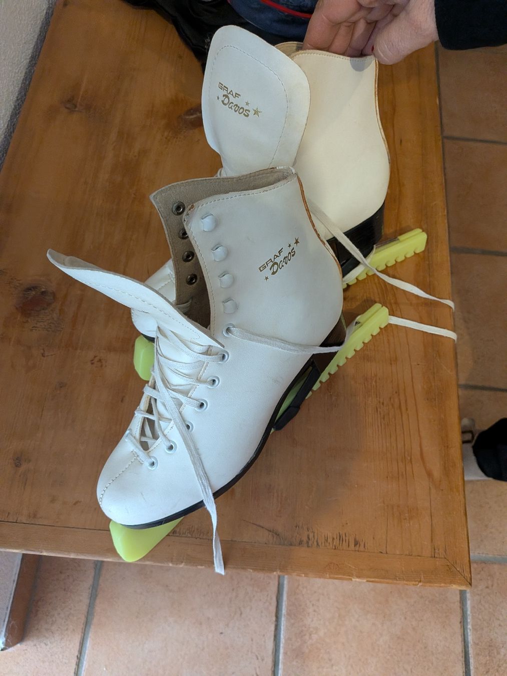 Graf Pattini da ghiaccio: Schlittschuhe Graf mit Schoner – Nuovo (secondo la descrizione) da Neuhausen venduto da eliana2